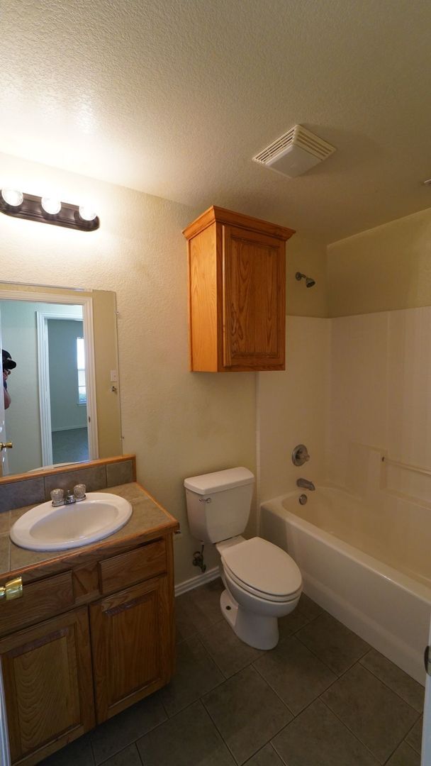 Building Photo - FOR LEASE! Duplex - 3 BR - 2 BA - Duplex in Peaster ISD