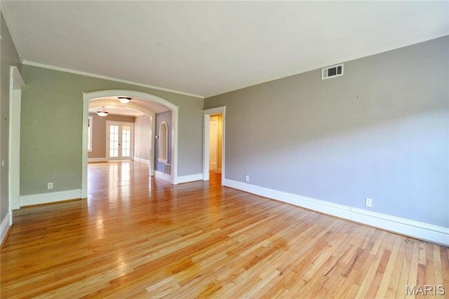 Building Photo - 6318 S Rosebury Ave