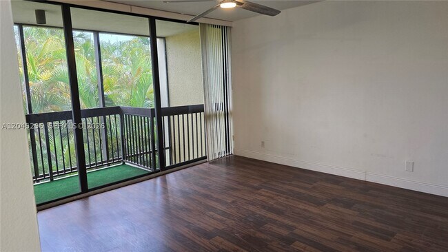 Building Photo - 2810 SW 87th Ave