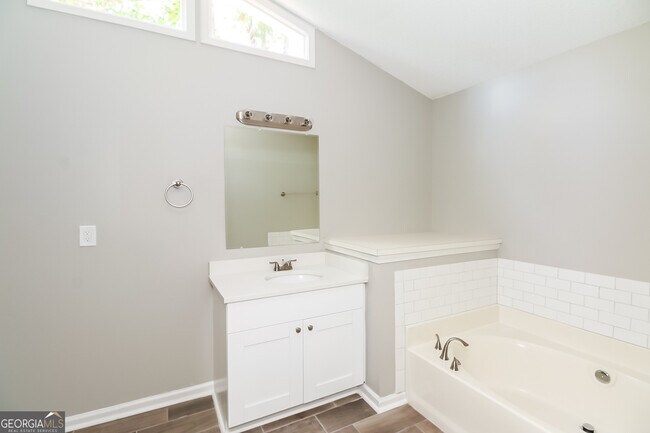 Building Photo - 1012 Forest Glen