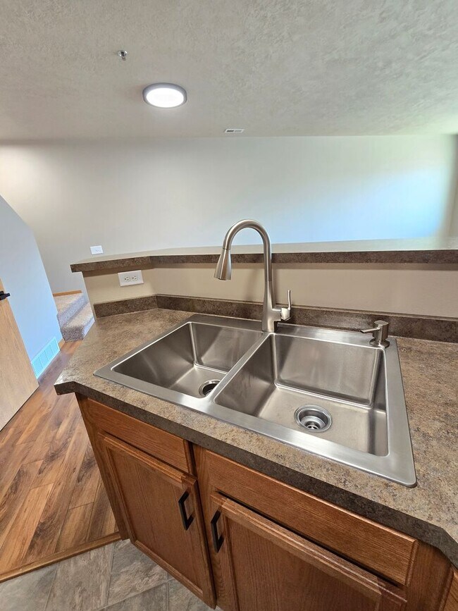 Building Photo - Beautiful Condo!!!