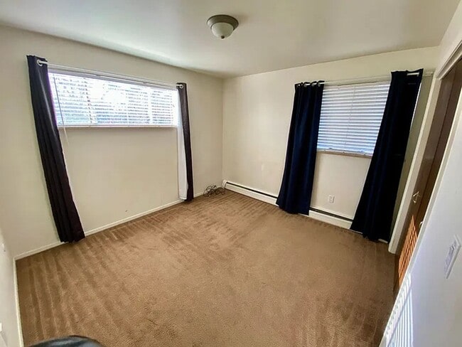 Building Photo - 5290 W Plymouth Dr