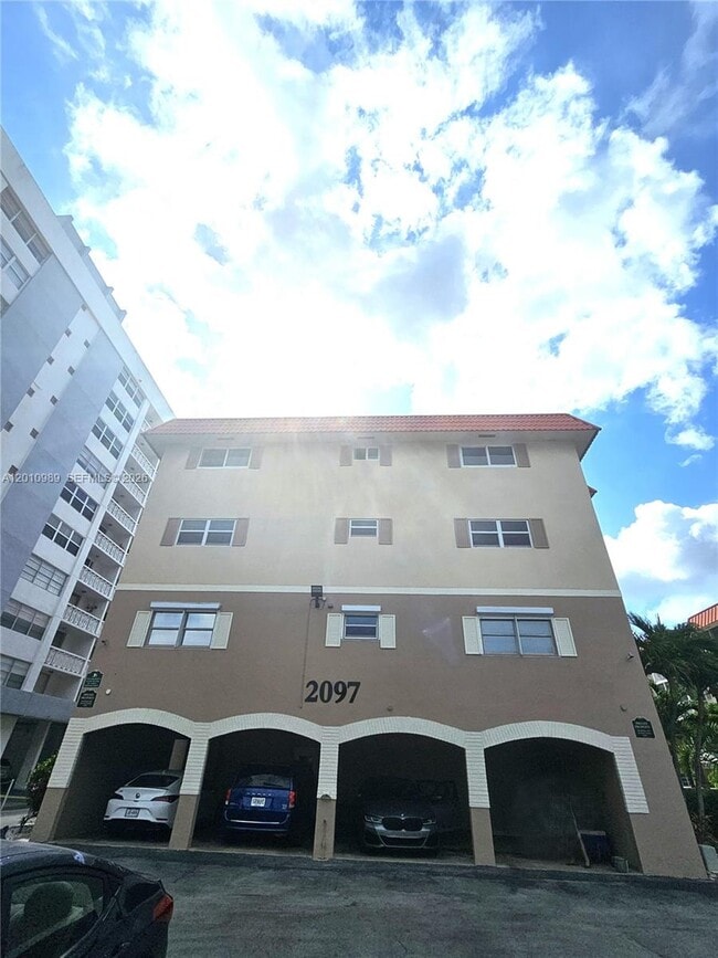 Building Photo - 2097 S Ocean Dr
