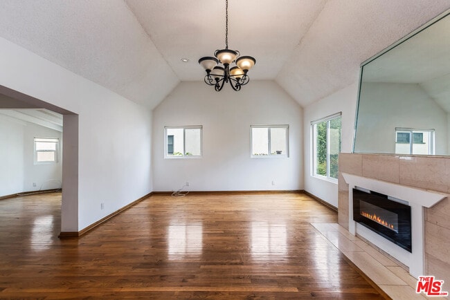 Building Photo - 459 S Bundy Dr