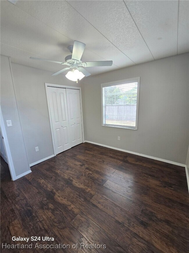 Building Photo - 106 Lake Rachard Dr