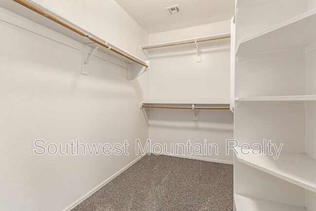 Building Photo - 1098 W Oak Tree Ln
