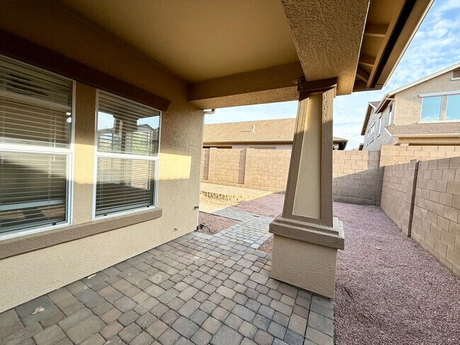 Building Photo - Amazing townhome in Quailwood