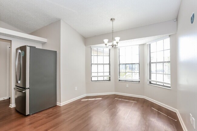 Building Photo - 2015 Cardiff Ln