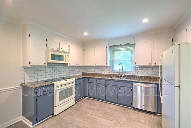 Building Photo - 119 Windemere Dr