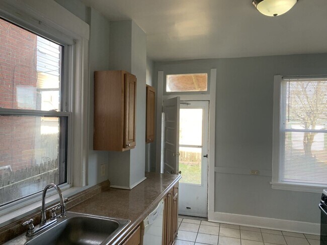 Building Photo - Great property in Morningside!