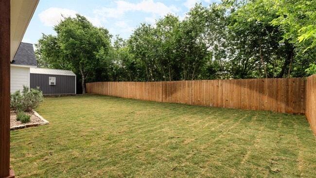 Building Photo - 402 E Ash Dr