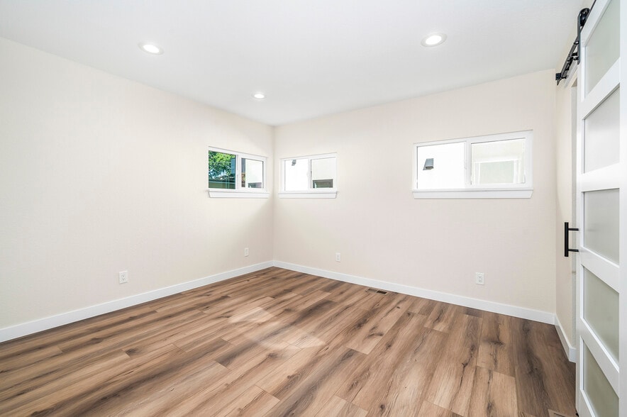 Building Photo - 2435 S Race St