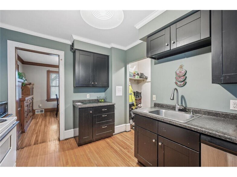 Building Photo - 811 Snelling Ave N