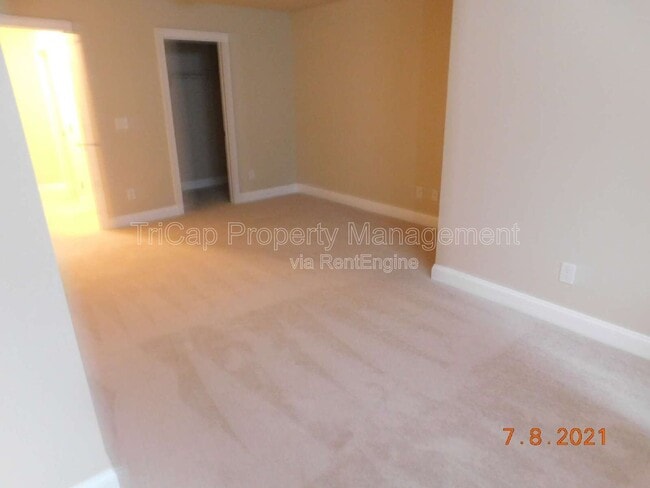 Building Photo - 8030 Upper Lake Dr