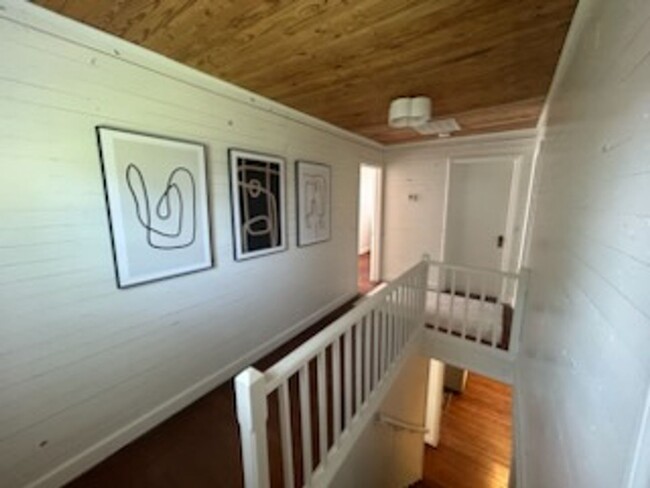 Building Photo - Beautiful 4 Bed 3 Bath Home Fully Furnishe...