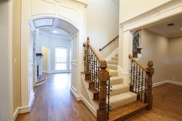 Building Photo - 8100 Rosemont Dr