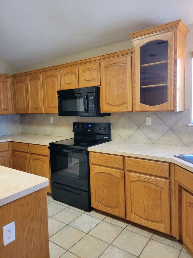 Building Photo - Huge 1/2 acre lot on cul de sac!  White Ro...