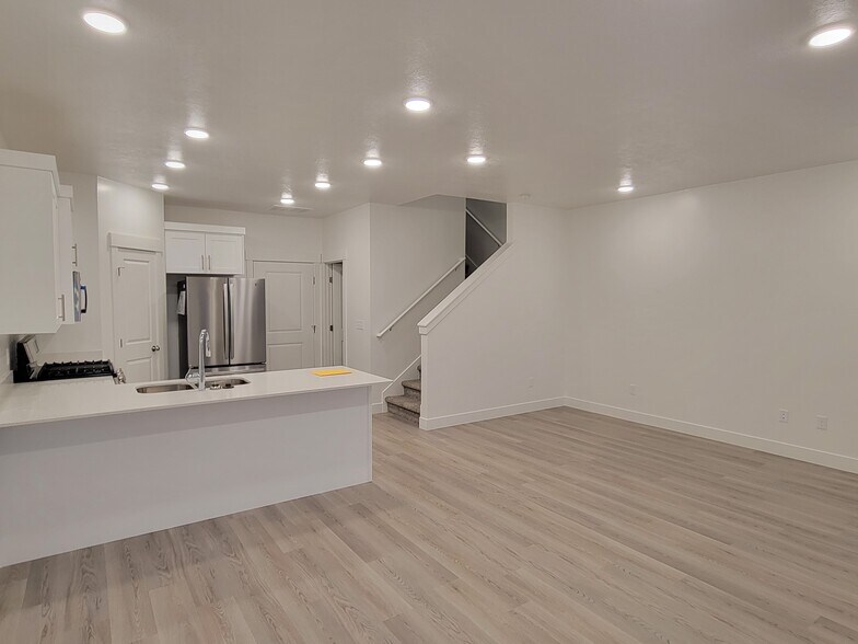 Building Photo - 3143 S 350 W