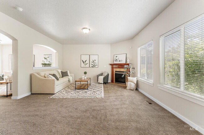 Building Photo - Single Family Home For Rent