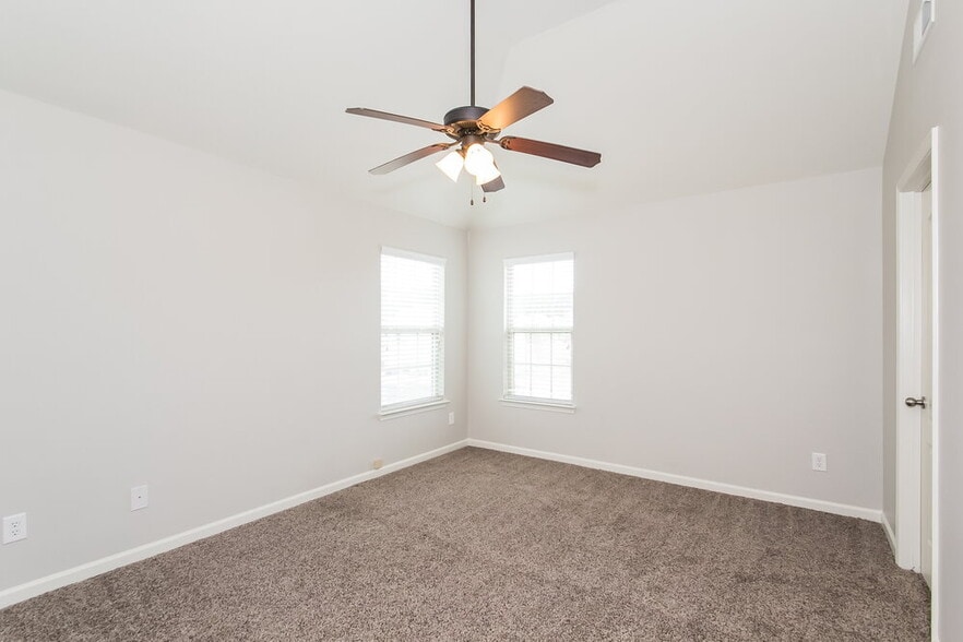 Building Photo - 409 Mackenzie Noelle Ln