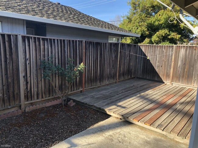 Building Photo - 3 br, 2 bath 4plex - 3260 Homestead Road