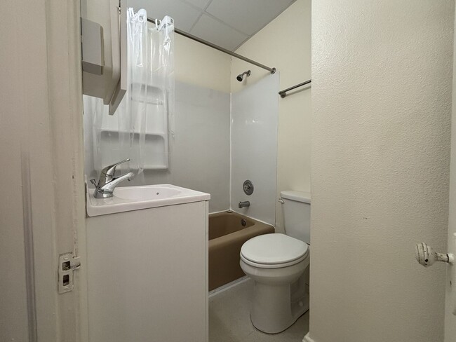 Building Photo - 117 N Main St