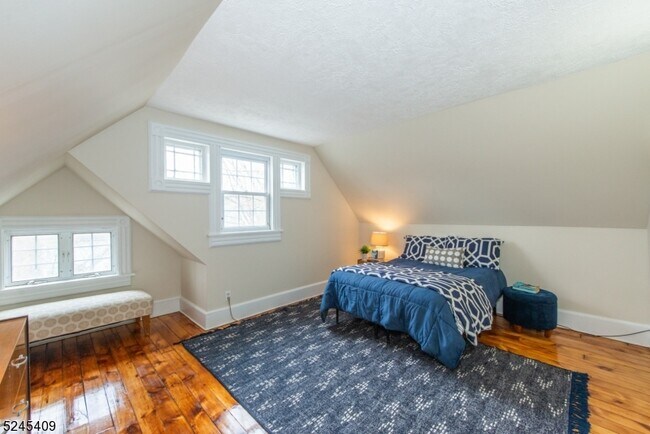 Building Photo - 121 Midland Ave