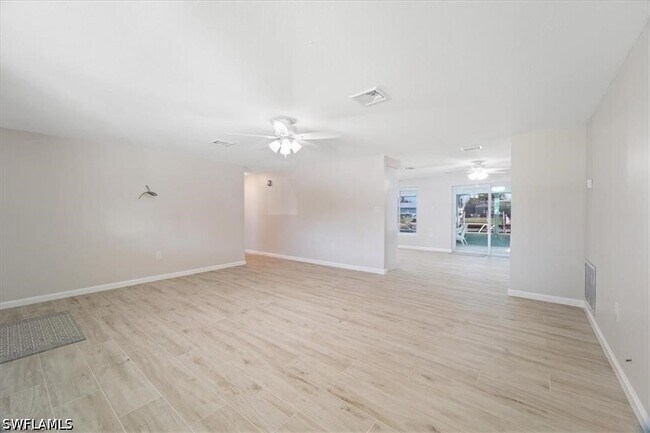 Building Photo - 6128 Cocos Dr