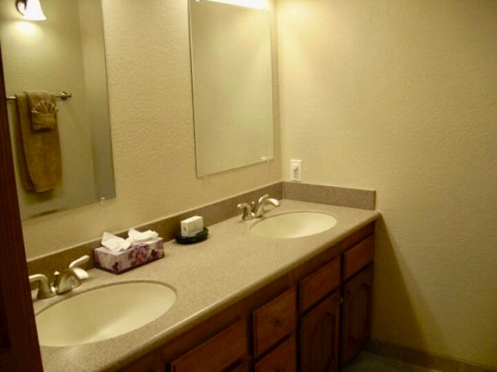 Building Photo - 4303 E Cactus Rd