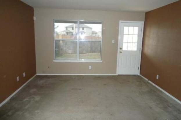 Building Photo - 2476 Medina Dr