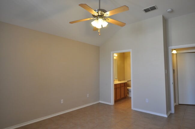 Building Photo - Custom Built Home in Flint!