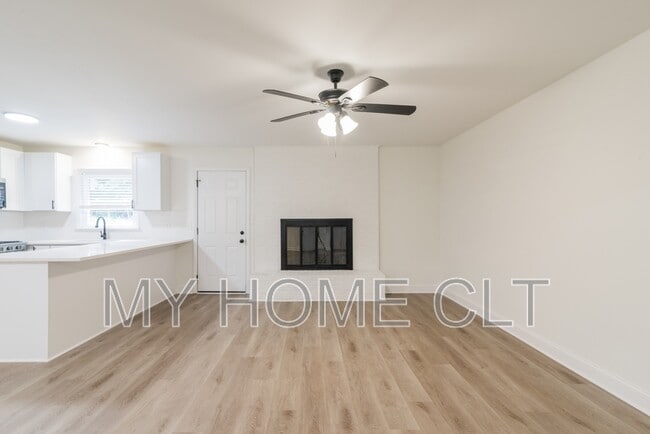 Building Photo - 1808 Taylor Dr