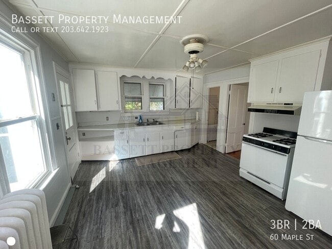 Building Photo - 60 Maple St