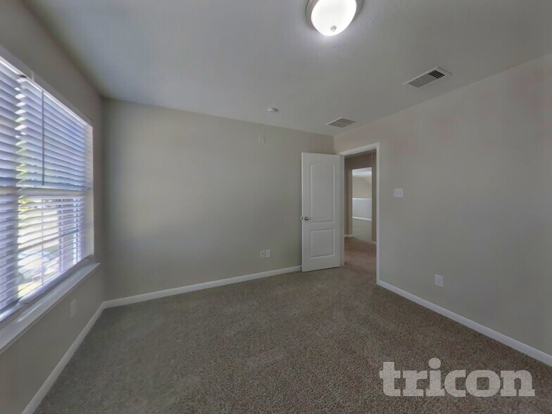 Building Photo - 6106 Carver Pines Dr