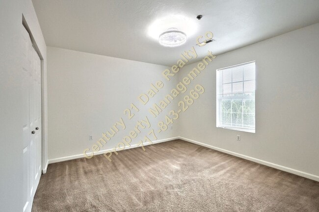 Building Photo - Large 2 Bedroom 1 Bath All One Level Apartment in Hellam PA