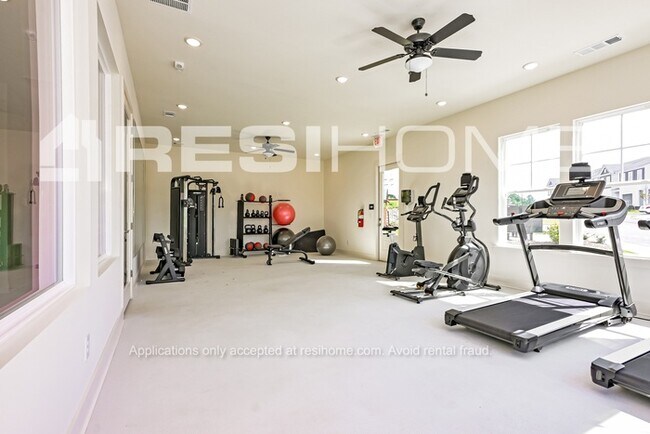 Building Photo - 5022 Vineyard Wy