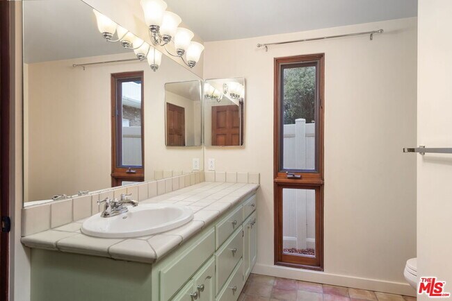Building Photo - 16141 Bayberry Pl