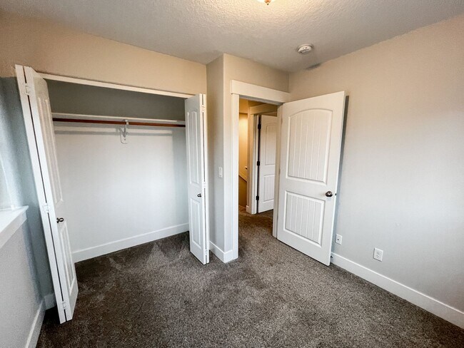 Building Photo - BIGFIR1069-1071