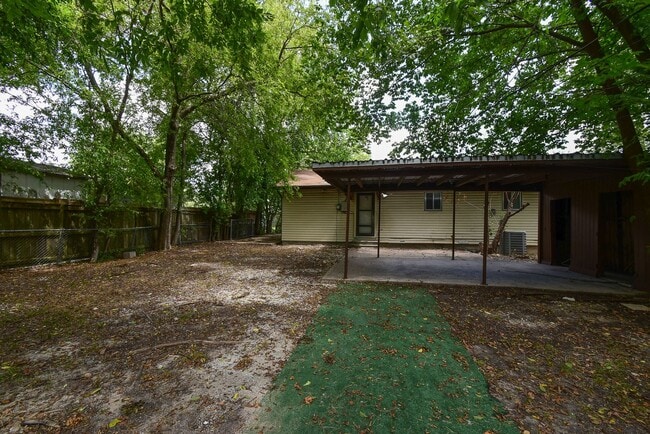 Building Photo - 2517 Broadview- House