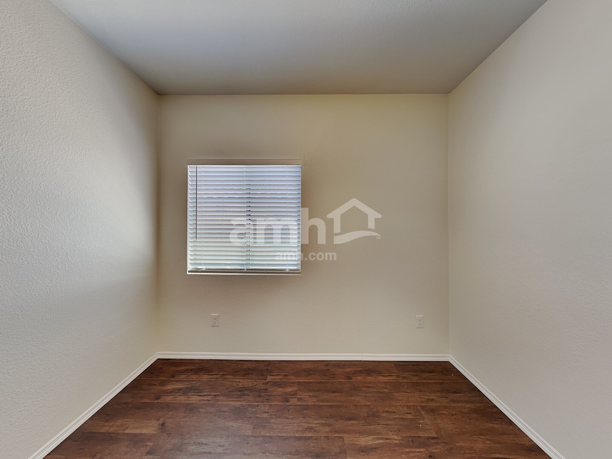 Building Photo - 83 W Calle Priscal