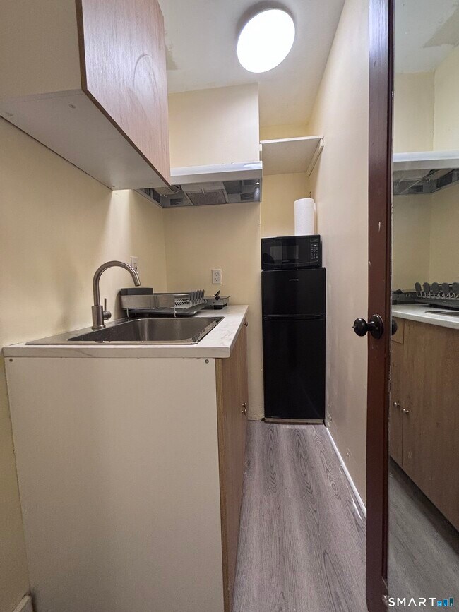 Building Photo - 324 Curtis St