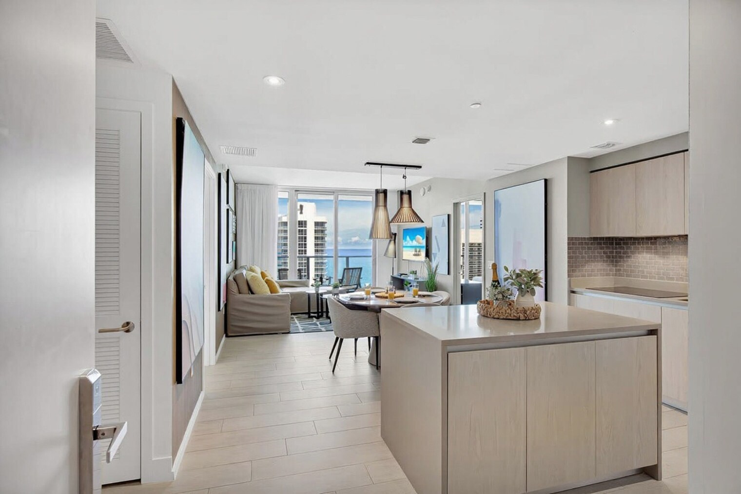 Building Photo - 4010 S Ocean Dr