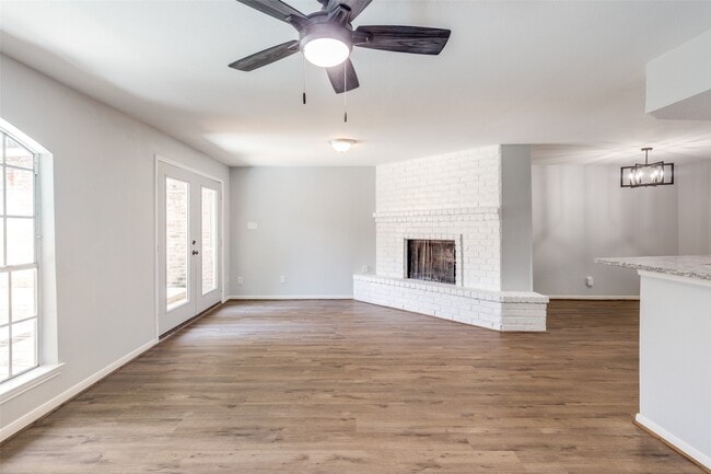 Building Photo - 10816 Briar Forest Dr