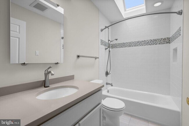 Building Photo - 1119 Halesworth Dr