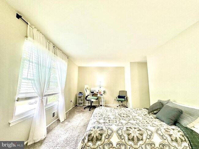 Building Photo - 41 Brookview Cir