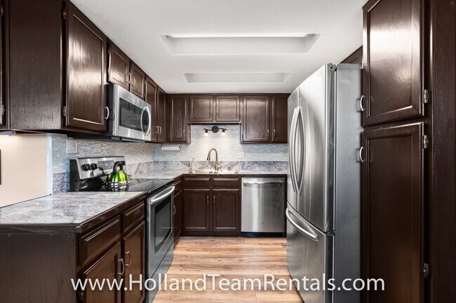 Building Photo - Two Master Suites + Basement 3rd Bedroom