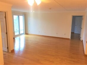 Building Photo - 200 Cove Way