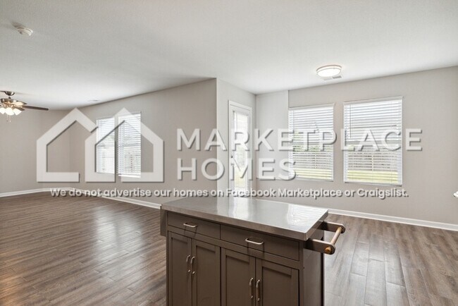 Building Photo - 29946 Glenrose Way
