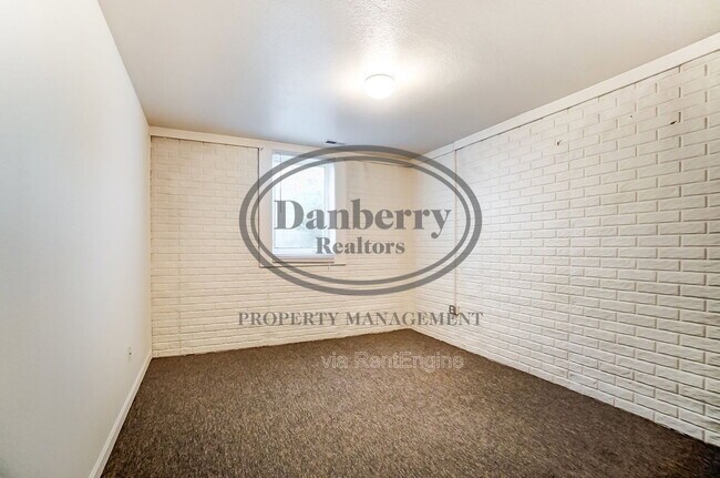 Building Photo - 3704 Willow Run Dr