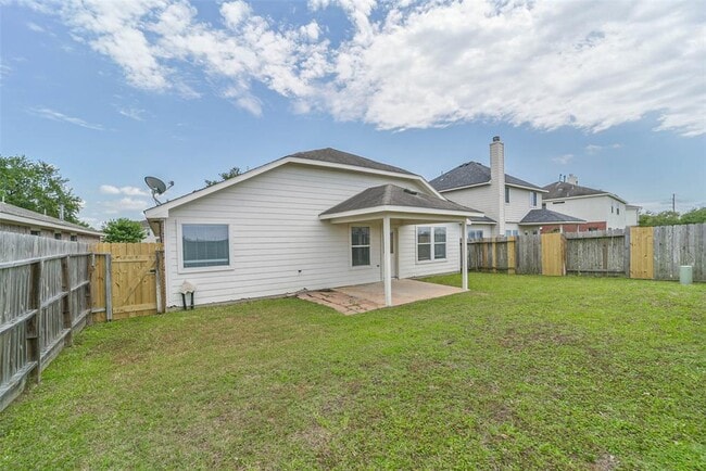 Building Photo - 9911 Driftwood Park Dr